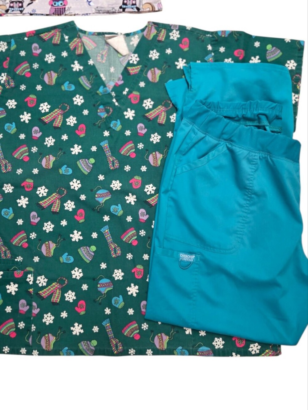 1107 Hat/mittens Scrub Set